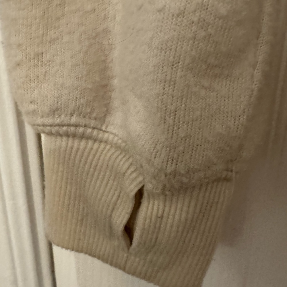LoveSweater - Picture 5 of 5
